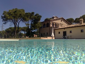 residenza b&b san bartolomeo Foligno piscina esterni